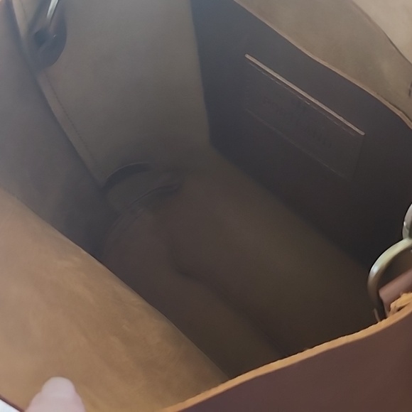 Portland leather crossbody tote - Picture 9 of 13